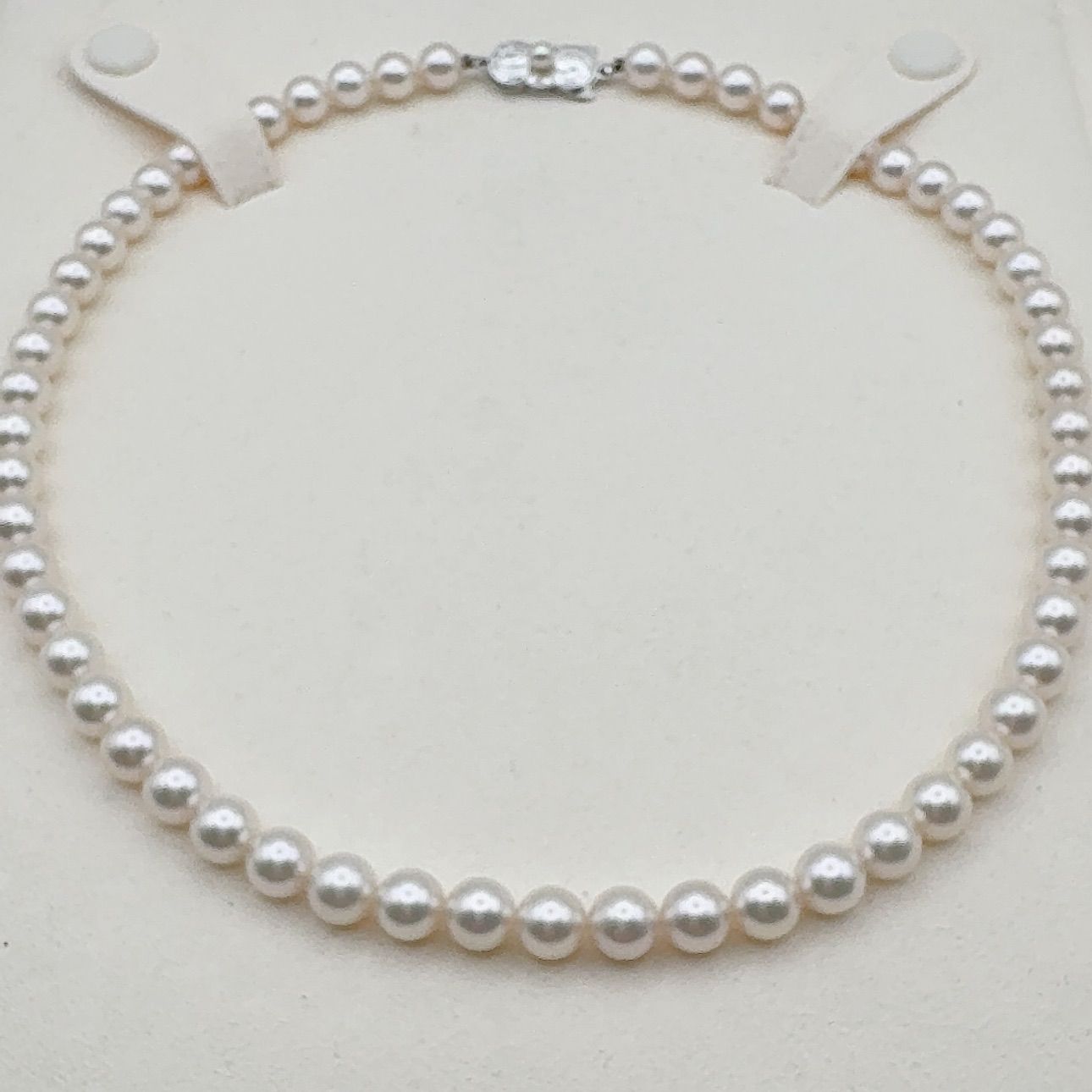MIKIMOTO Necklace featuring 7mm pearls measuring 43 cm in length with a polished finish