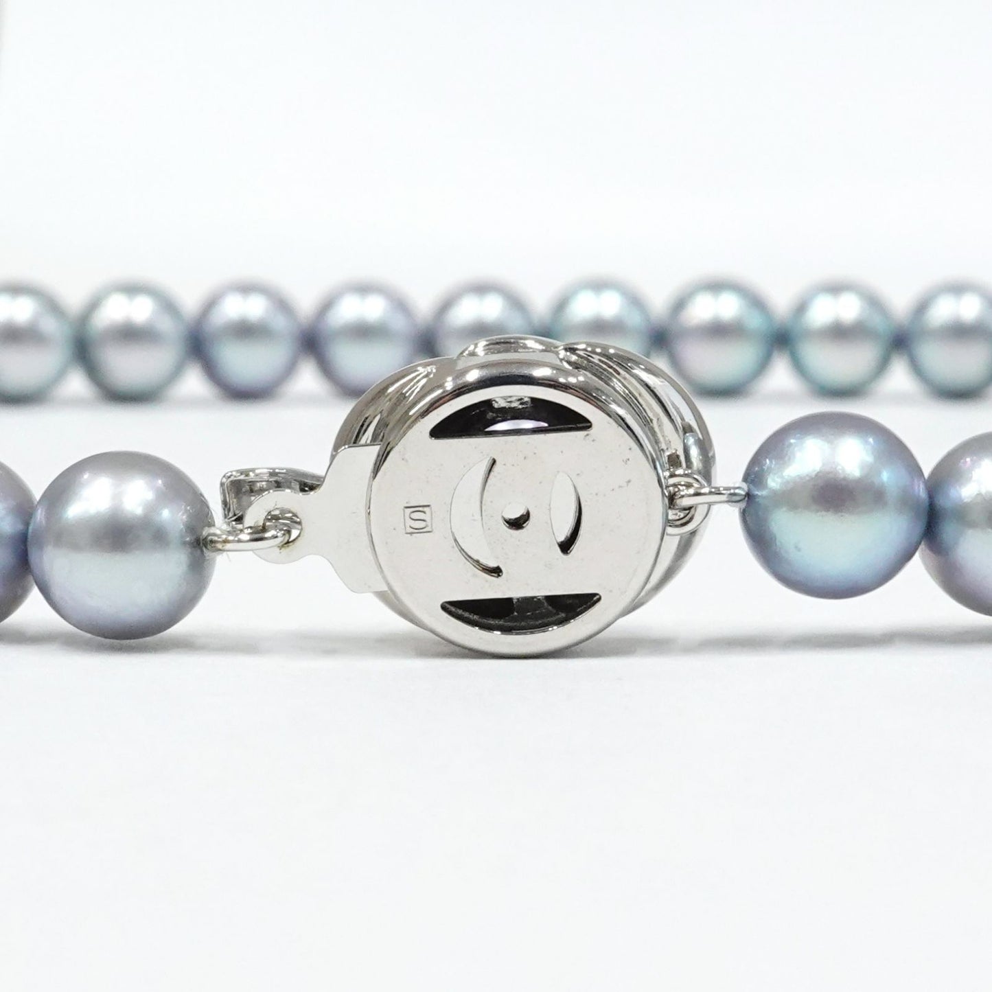 Tasaki Akoya pearl necklace with 7.5-8.0mm pearls and silver fittings, 41cm length