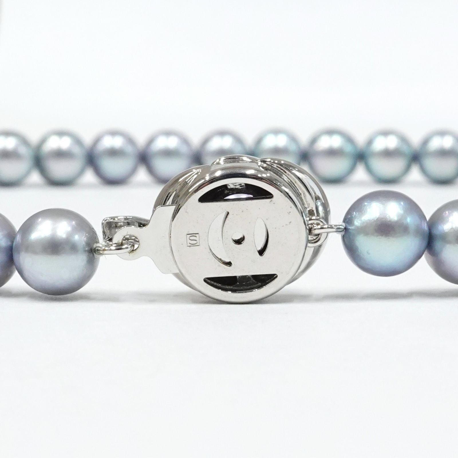 Tasaki Akoya pearl necklace with 7.5-8.0mm pearls and silver fittings, 41cm length