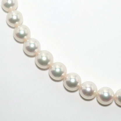 Tasaki Akoya pearl gradient necklace approximately 41cm with matching pearl earrings and silver clasp