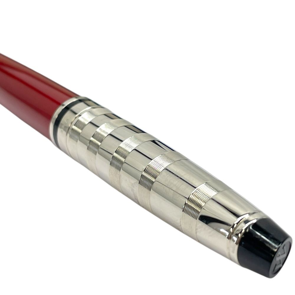 Waterman Expert Fountain Pen with a 14 cm length, sleek black body, and silver accents shown on white background