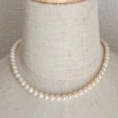 Akoya pearl necklace with 7.1-7.4mm round pearls and 43cm silver chain displayed on white background