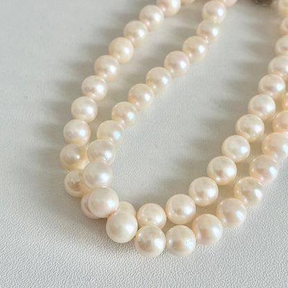Akoya pearl necklace with 7.1-7.4mm round pearls and 43cm silver chain displayed on white background