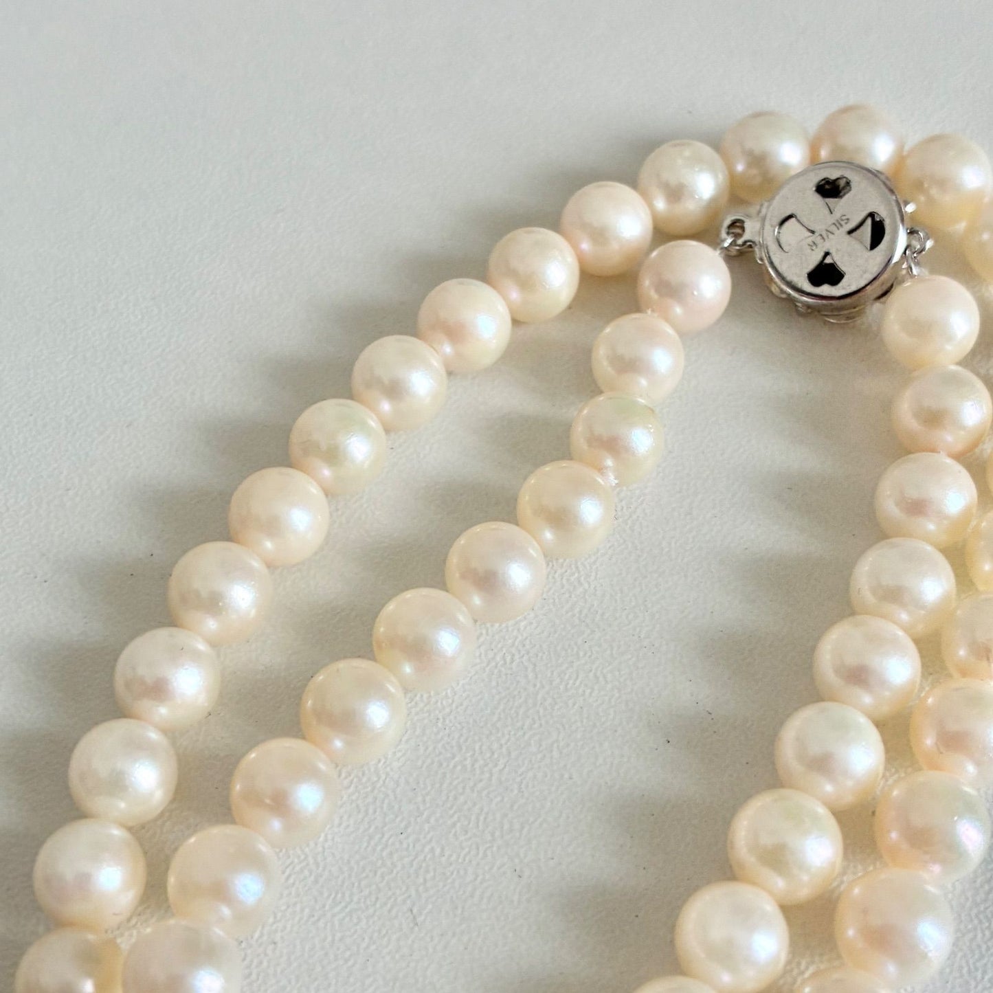 Akoya pearl necklace with 7.1-7.4mm round pearls and 43cm silver chain displayed on white background