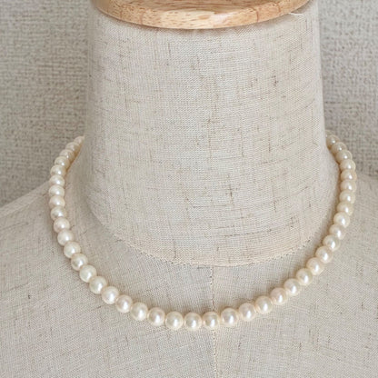 Akoya pearl necklace with 7.1-7.4mm round pearls and 43cm silver chain displayed on white background