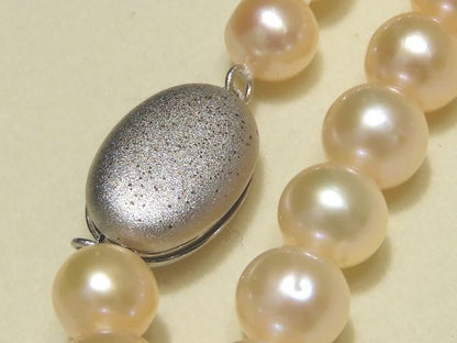Long genuine pearl necklace with 7 to 7.5 mm white pearls measuring 123 cm
