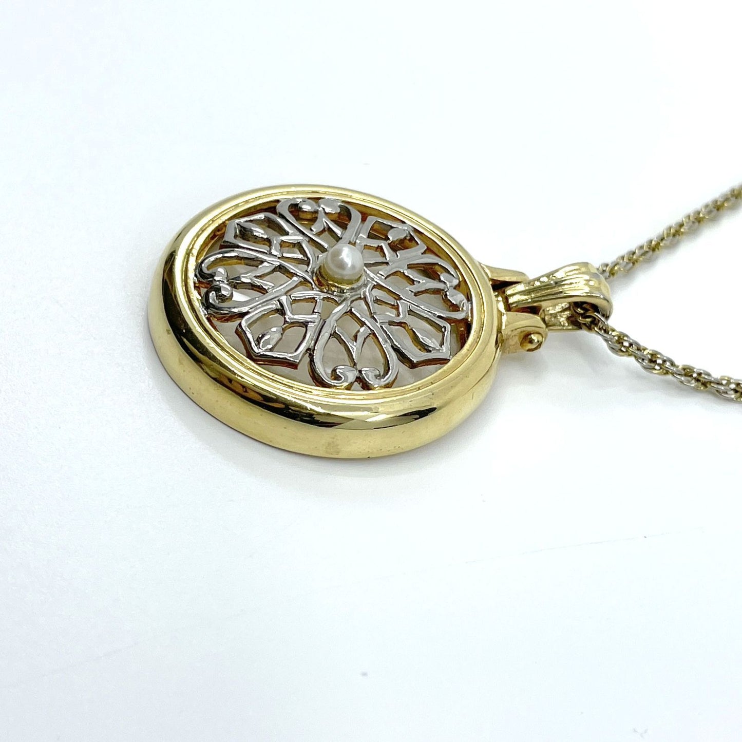 Mikimoto Loupe Pendant Necklace featuring a pearl magnifier on a 64 chain with moderate scratches