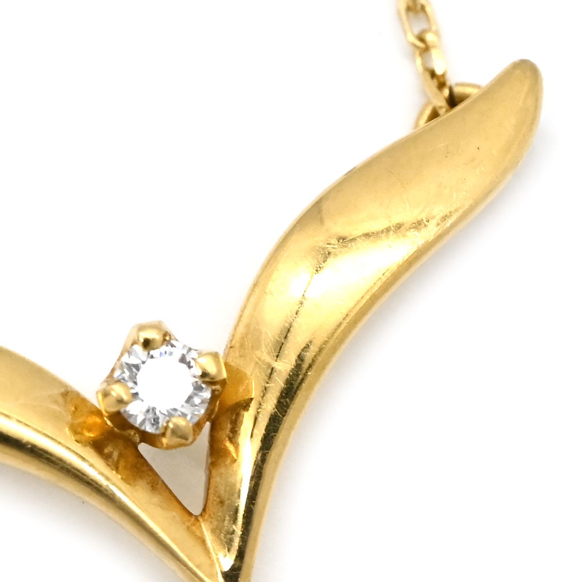 Mikimoto pearl necklace with pearl white and yellow gold, diamond V-shape design, 42 cm length