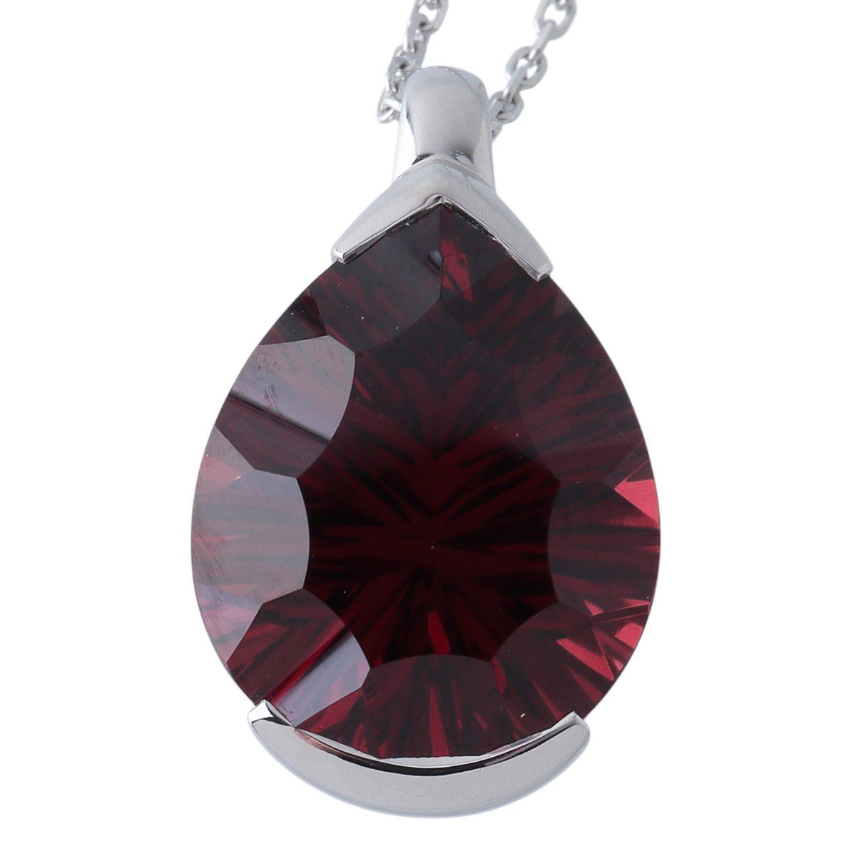 Tasaki Lumino garnet necklace in 18K white gold with 55cm chain and 13mm garnet pendant