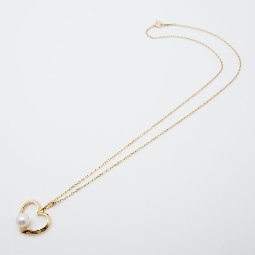 Mikimoto Heart Motif Akoya pearl pendant necklace with 6.2mm pearl in 18K yellow gold on a 40cm chain