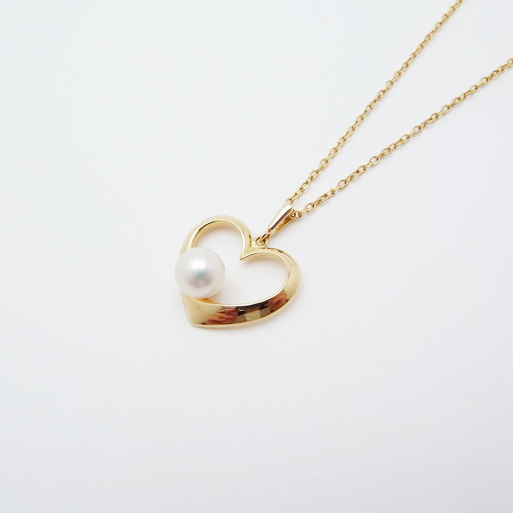 Mikimoto Heart Motif Akoya pearl pendant necklace with 6.2mm pearl in 18K yellow gold on a 40cm chain