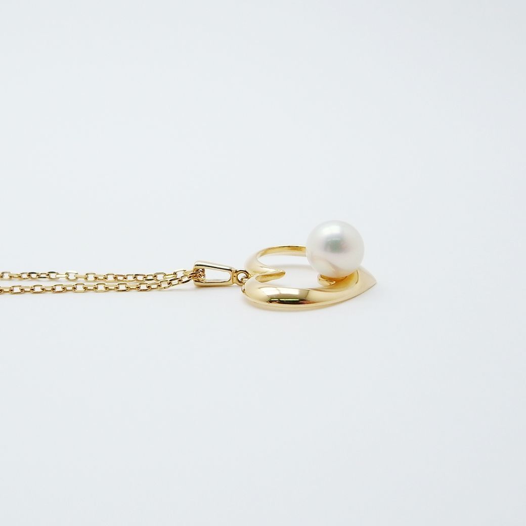 Mikimoto Heart Motif Akoya pearl pendant necklace with 6.2mm pearl in 18K yellow gold on a 40cm chain