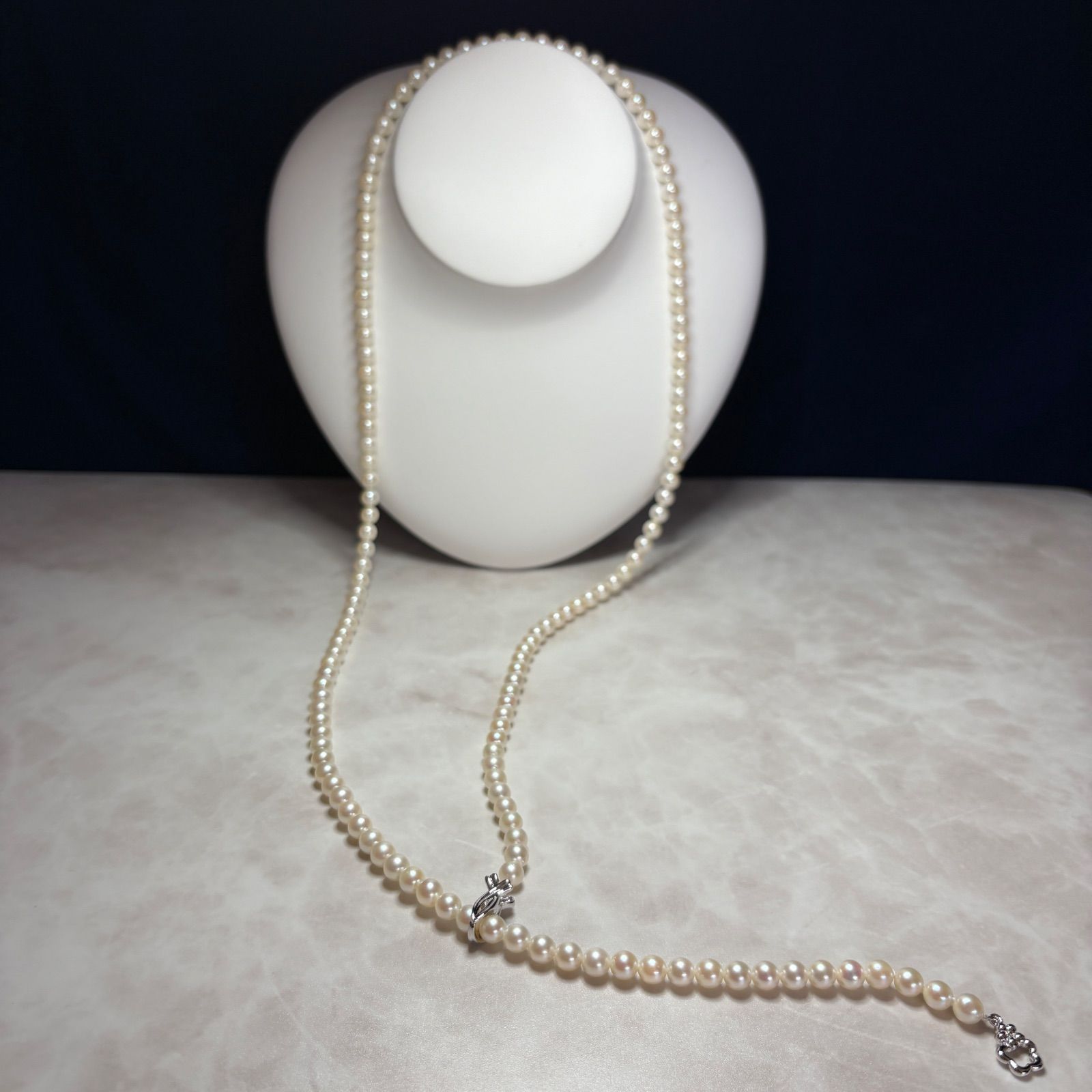 Akoya genuine pearl necklace 82 cm long with 5.5-6.0mm ivory pearls and silver clip fittings showing slight wear