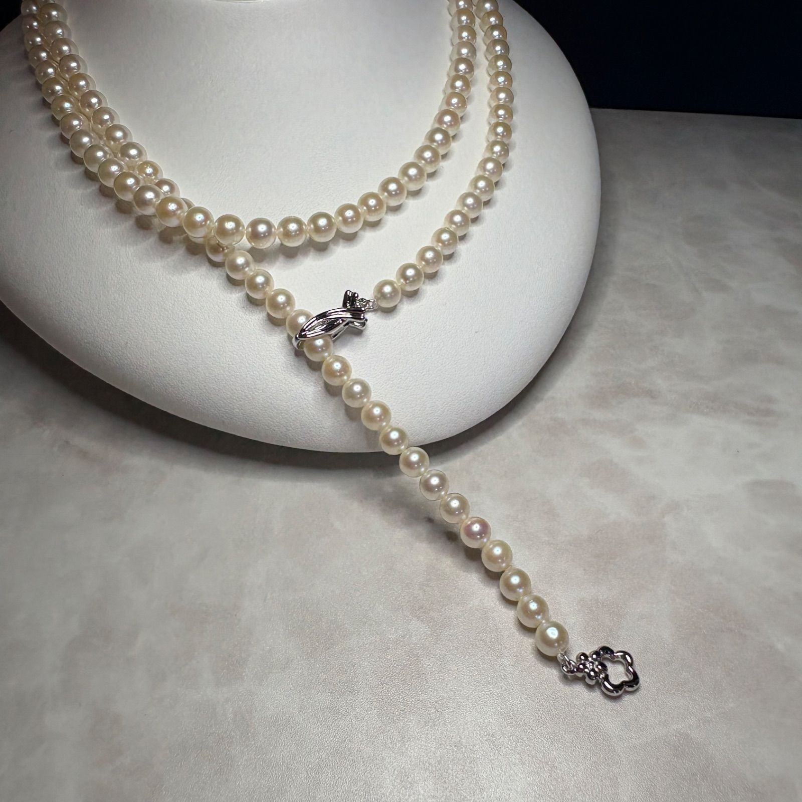 Akoya genuine pearl necklace 82 cm long with 5.5-6.0mm ivory pearls and silver clip fittings showing slight wear