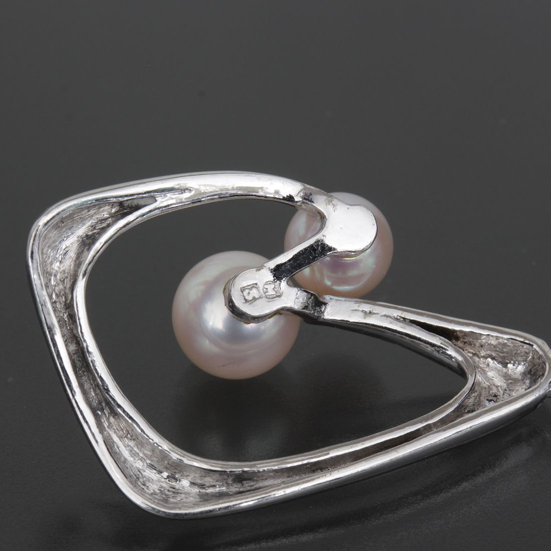 Mikimoto pearl necklace 45cm silver with two pearls of 6.1 mm and 5.2 mm size