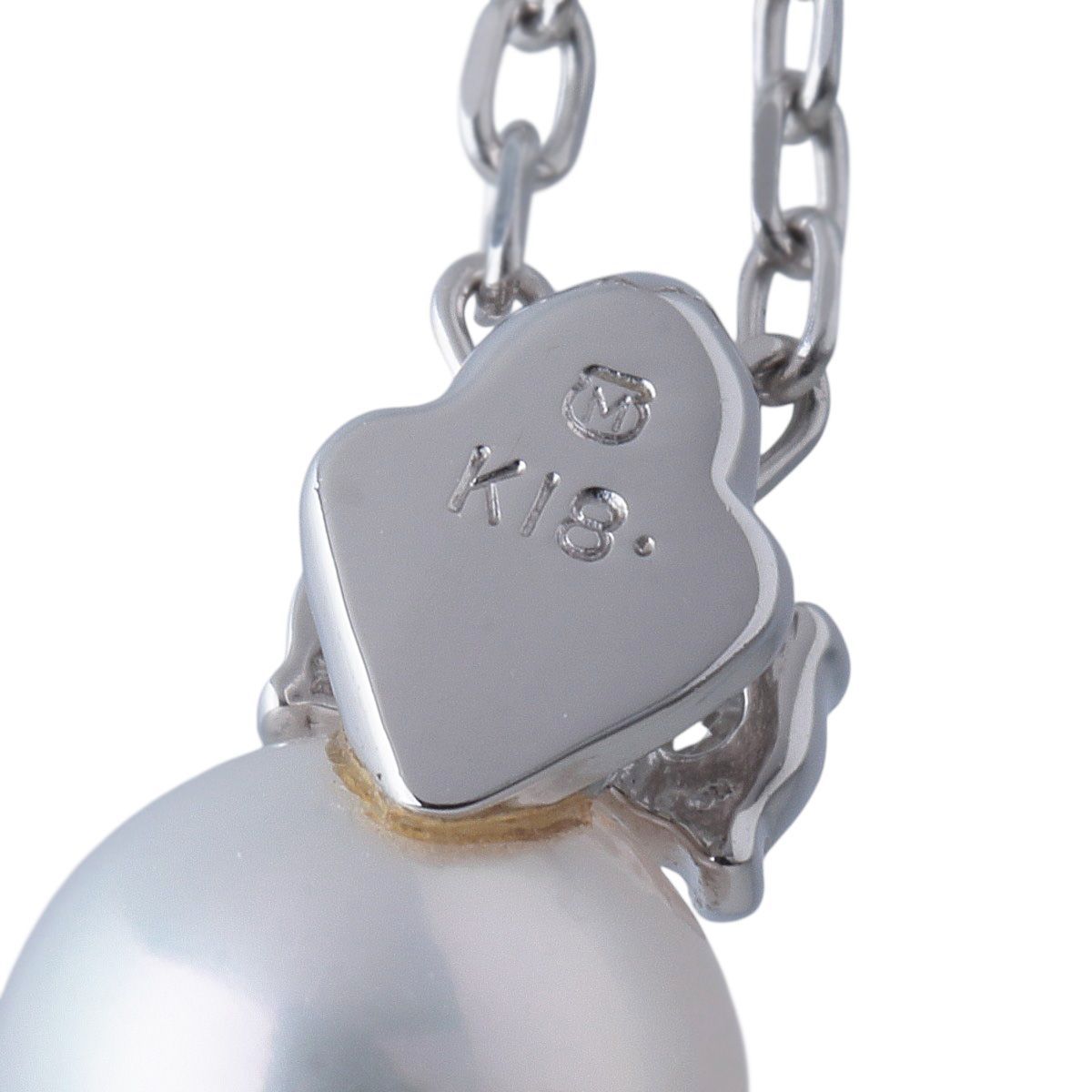 Mikimoto necklace featuring 6.7mm Akoya pearl and three diamonds set in K18 white gold, 40cm length