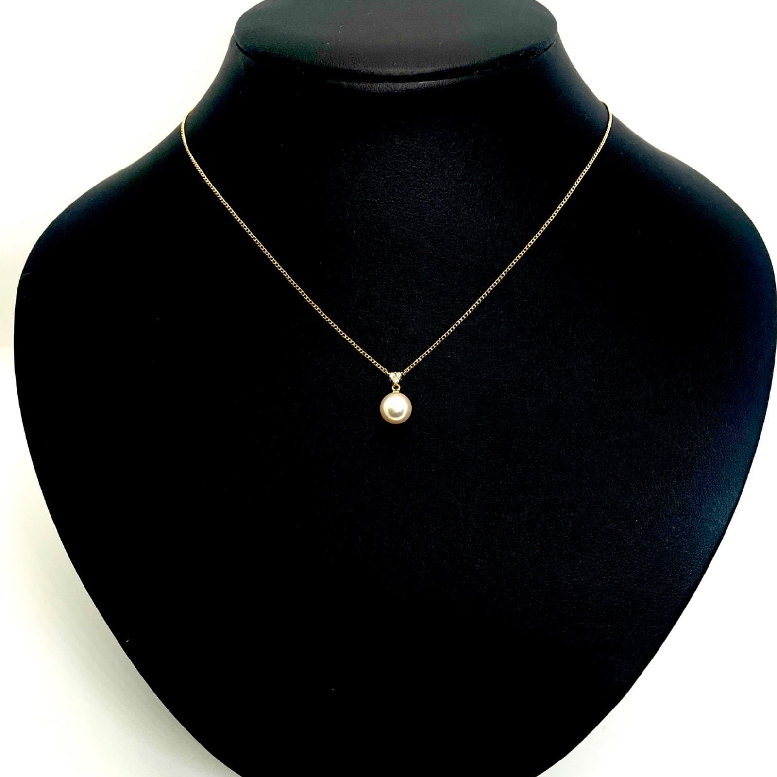Tasaki Pearl Diamond Necklace with 7.8mm pearls set in 18K yellow gold and 40cm chain