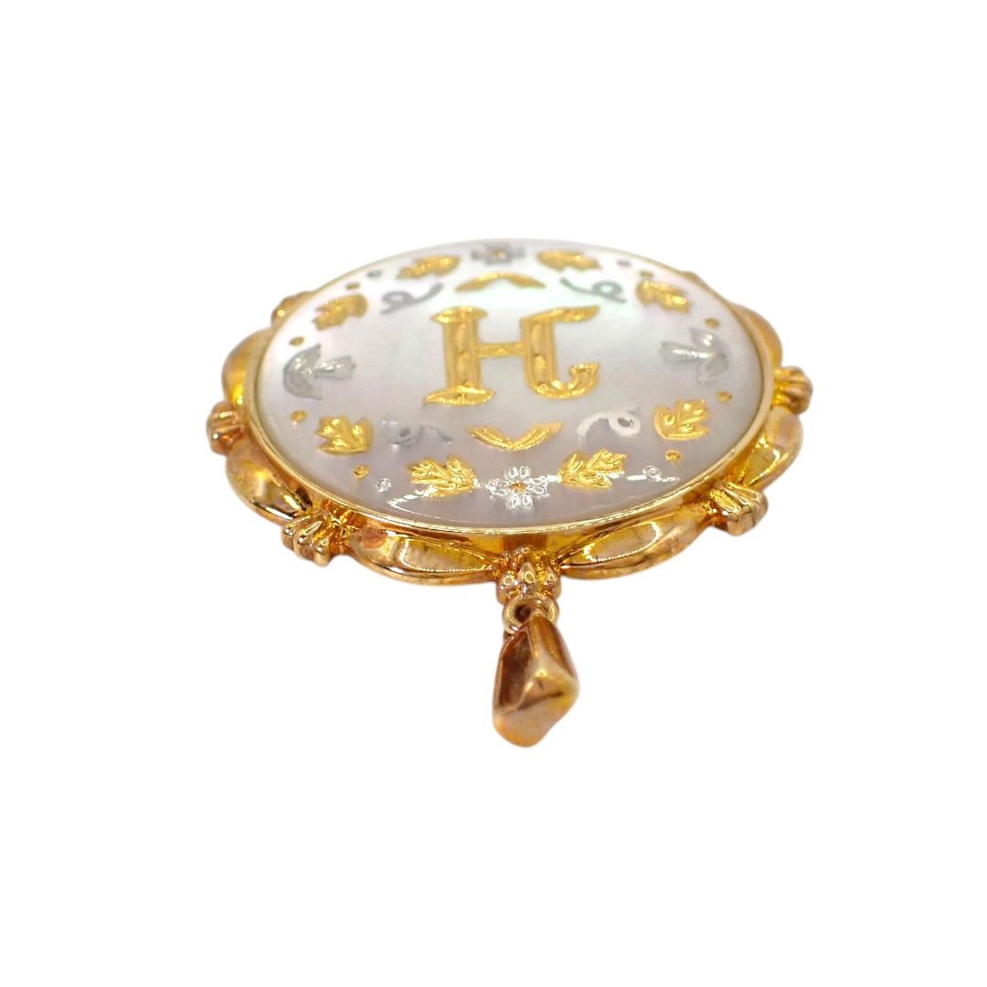 MIKIMOTO Pikwe Shell Necklace with K18 Yellow Gold Initial Y Pendant round circle design