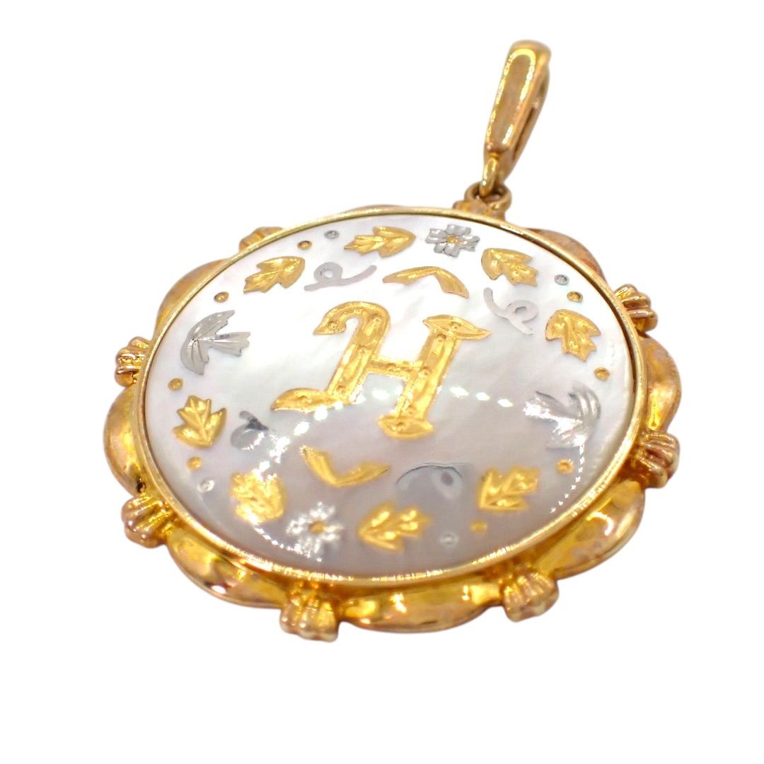 MIKIMOTO Pikwe Shell Necklace with K18 Yellow Gold Initial Y Pendant round circle design