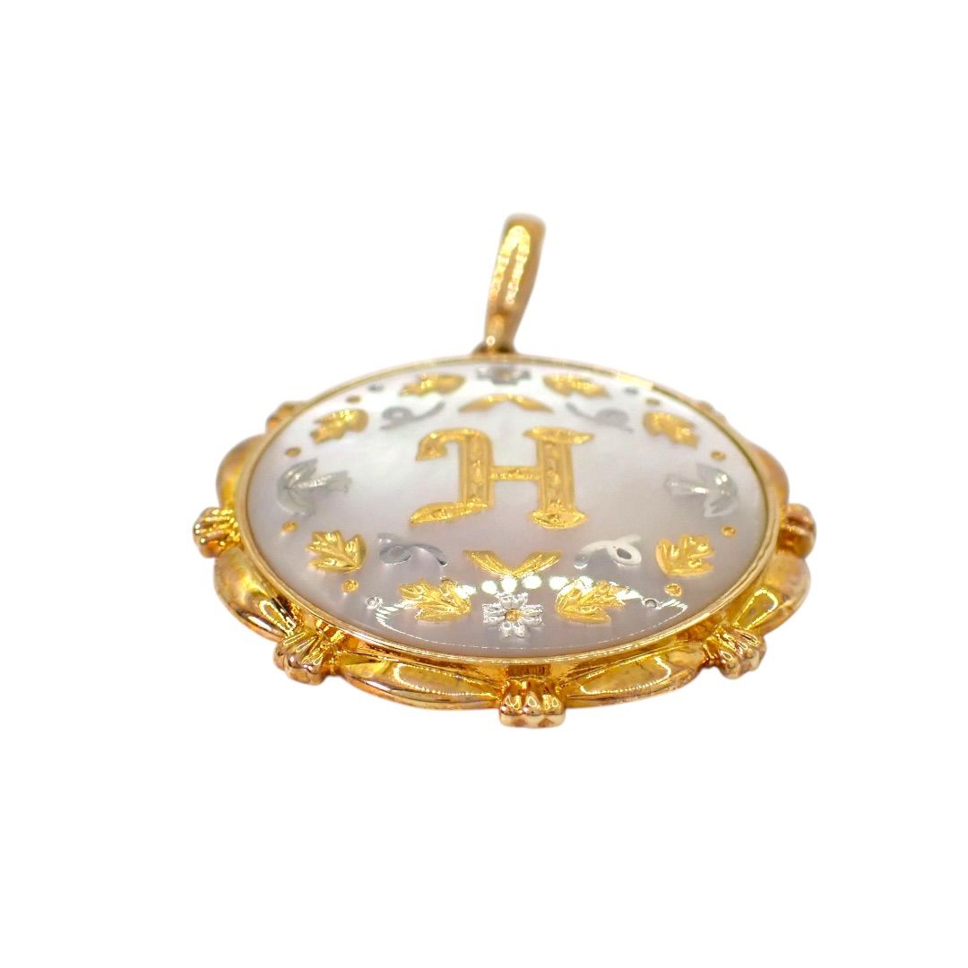 MIKIMOTO Pikwe Shell Necklace with K18 Yellow Gold Initial Y Pendant round circle design