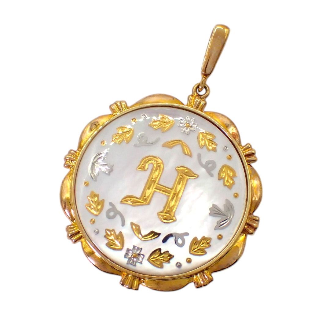 MIKIMOTO Pikwe Shell Necklace with K18 Yellow Gold Initial Y Pendant round circle design