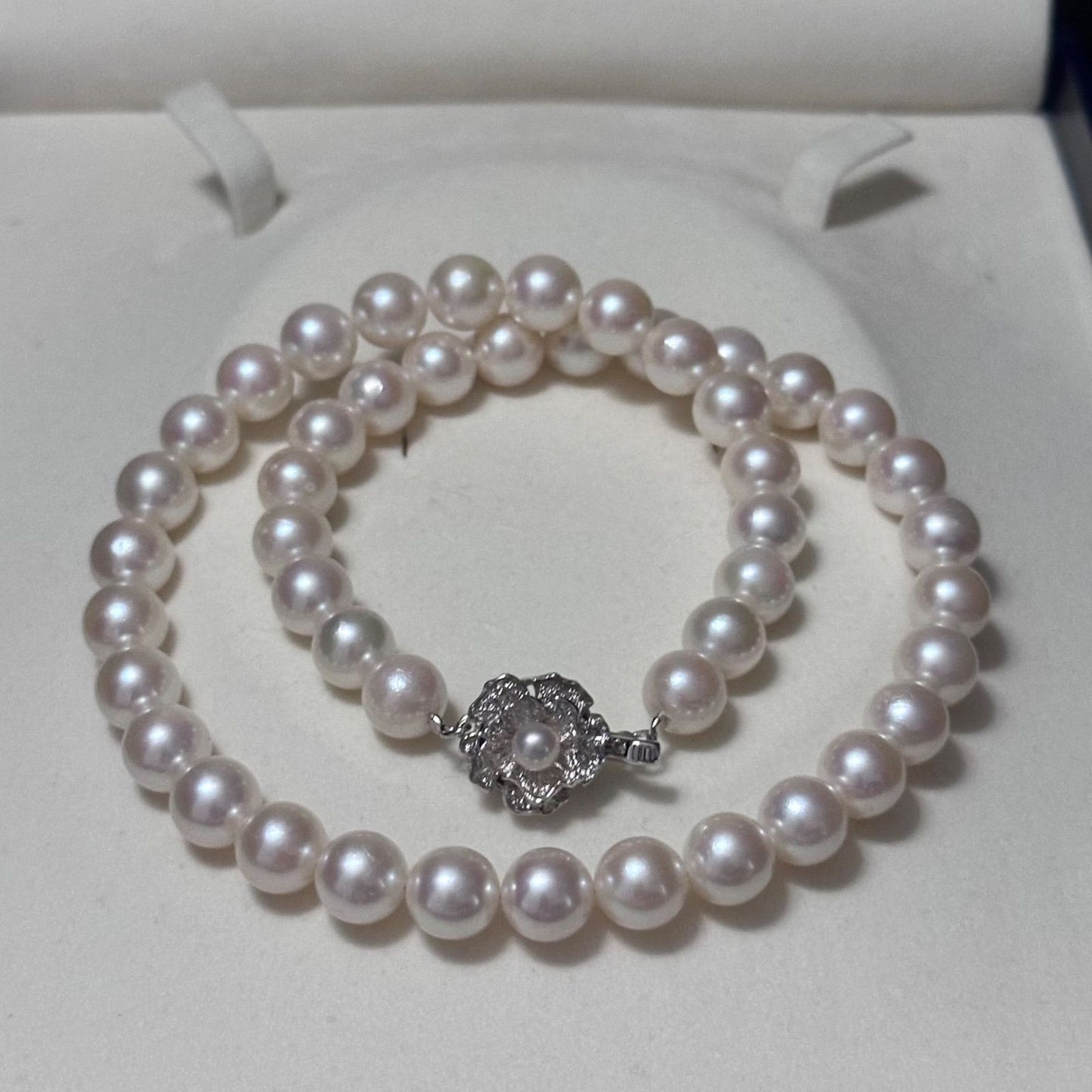 Akoya pearl necklace with 8.5-9.0 mm pearls and silver clasp, 43.5 cm long