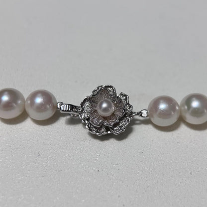 Akoya pearl necklace with 8.5-9.0 mm pearls and silver clasp, 43.5 cm long