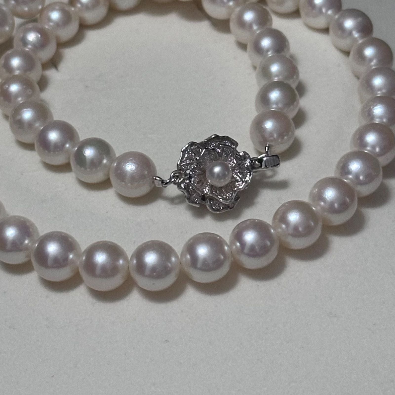 Akoya pearl necklace with 8.5-9.0 mm pearls and silver clasp, 43.5 cm long