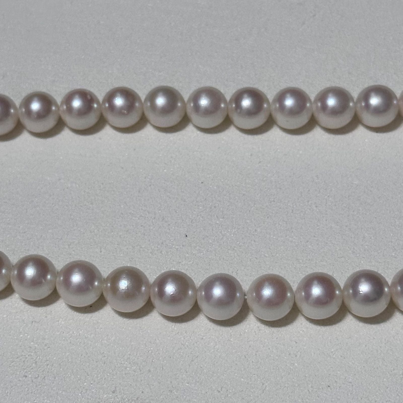 Akoya pearl necklace with 8.5-9.0 mm pearls and silver clasp, 43.5 cm long