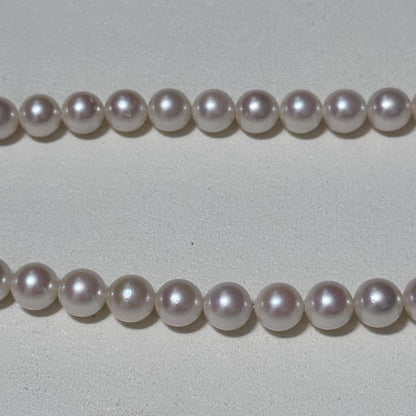Akoya pearl necklace with 8.5-9.0 mm pearls and silver clasp, 43.5 cm long