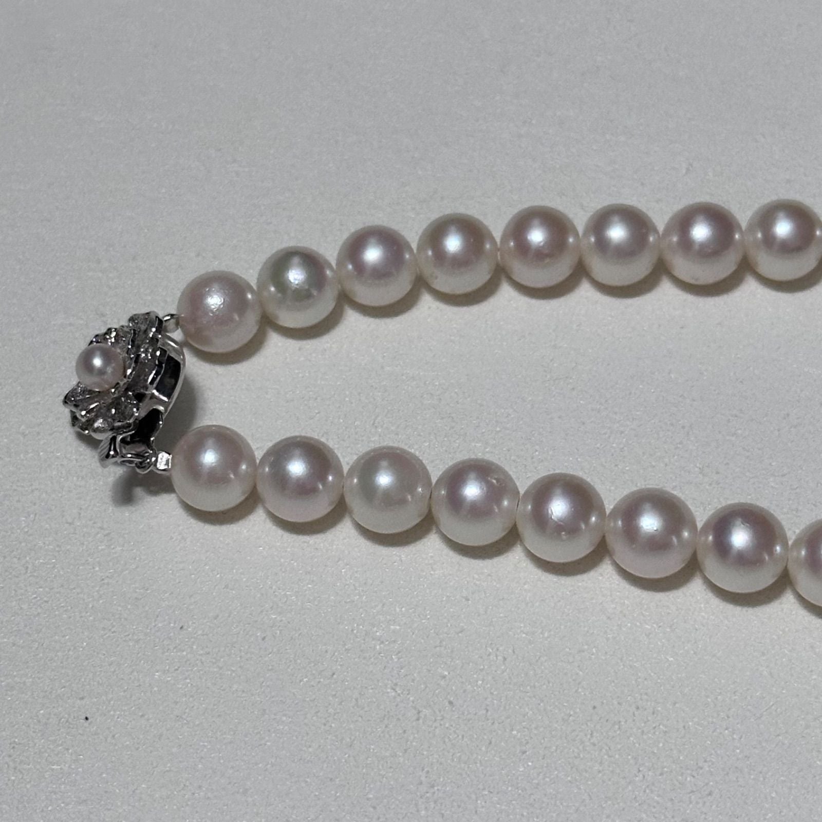 Akoya pearl necklace with 8.5-9.0 mm pearls and silver clasp, 43.5 cm long
