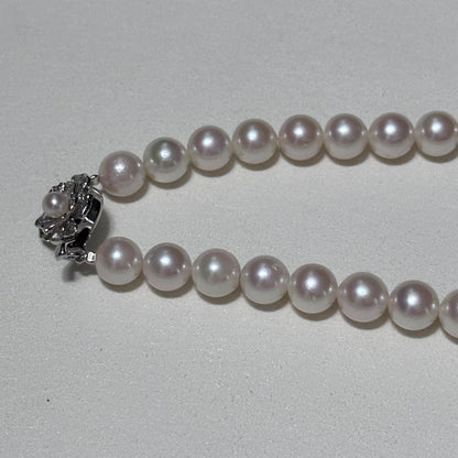Akoya pearl necklace with 8.5-9.0 mm pearls and silver clasp, 43.5 cm long