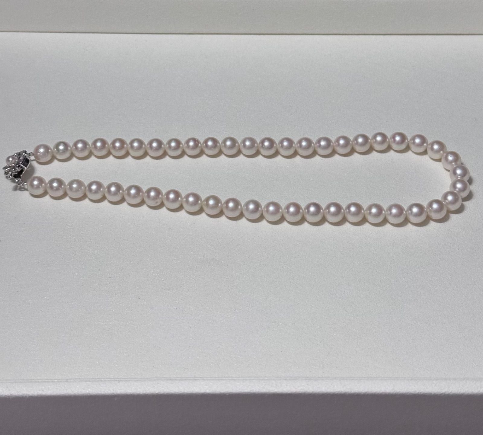 Akoya pearl necklace with 8.5-9.0 mm pearls and silver clasp, 43.5 cm long