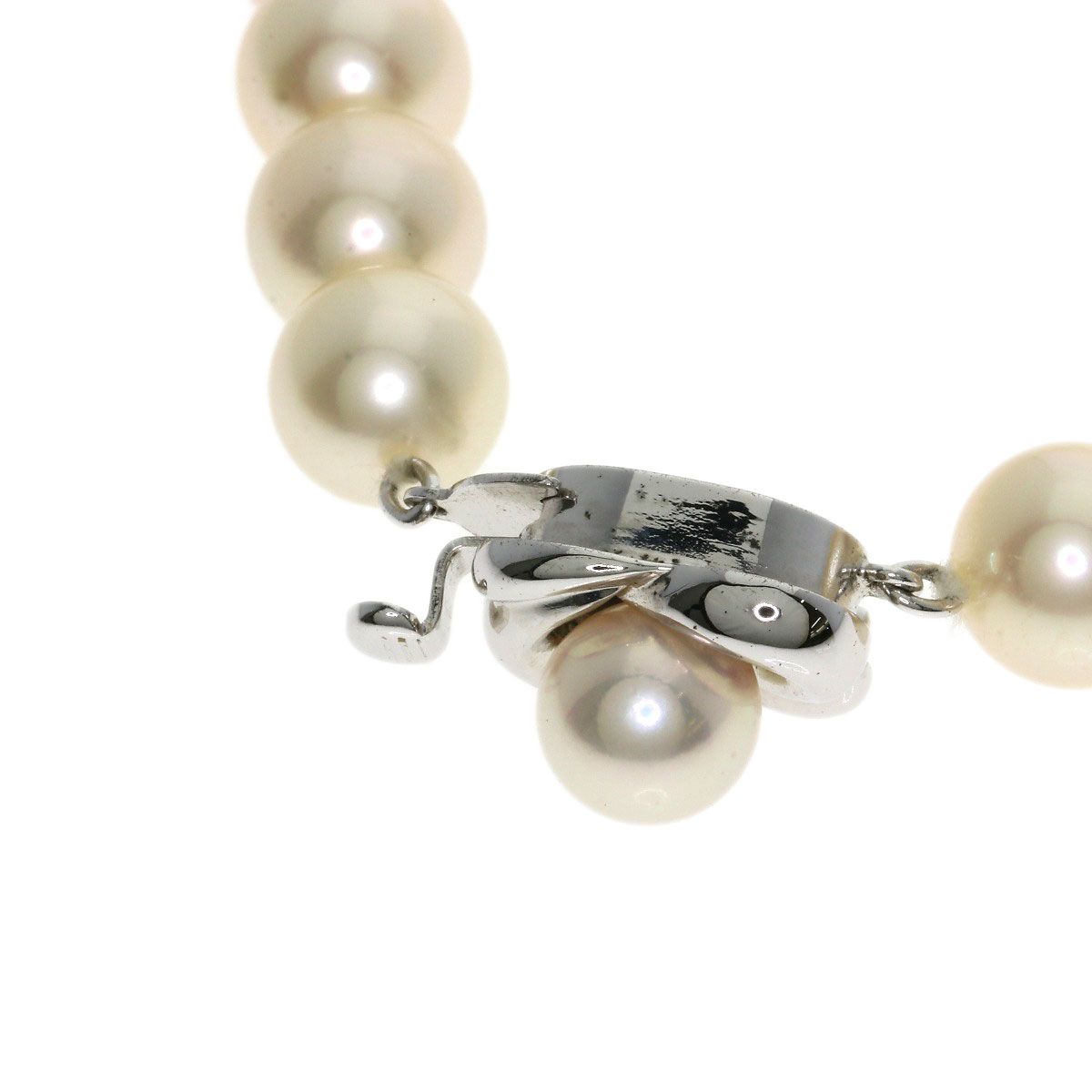 Tasaki pearl necklace and earring set with 7.5-9.4mm pearls on a 42cm white gold and silver chain