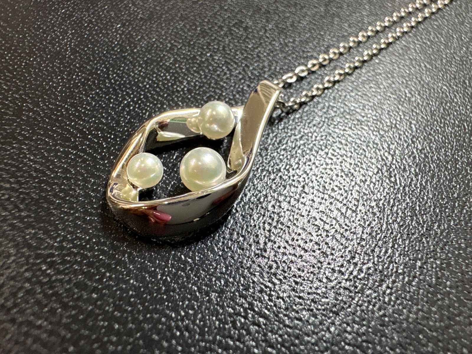 Mikimoto silver pearl necklace with 39.5cm length and sterling silver stamp shown on white background