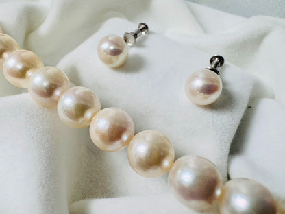 Akoya pearl necklace and earrings set with 7.0-7.32mm pearls on silver 925 and K14WG settings