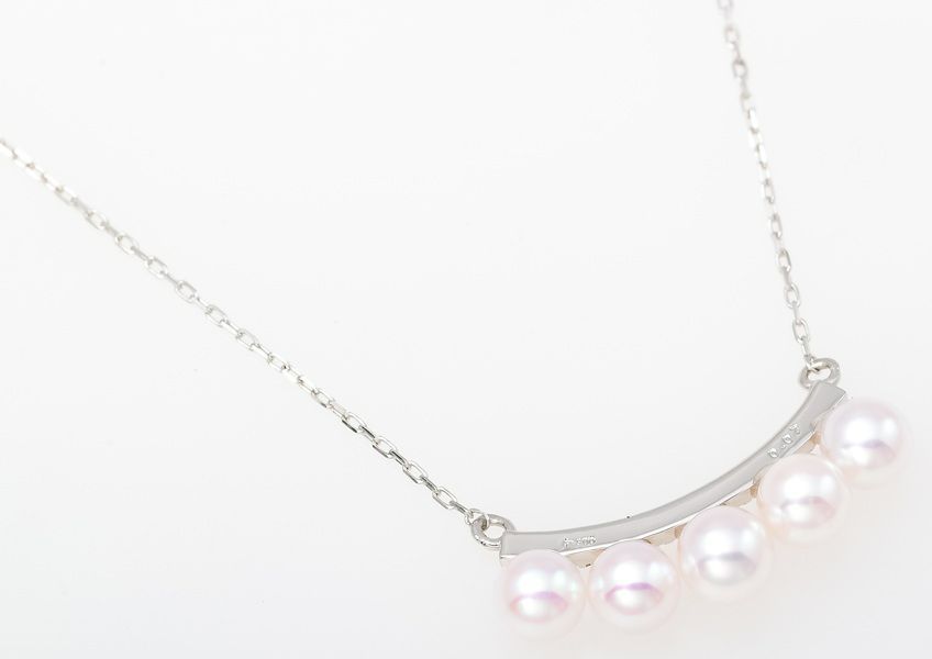 Pt900/Pt850 Baby Pearl Diamond Necklace Modelb26-4 with 5 pearls and platinum chain