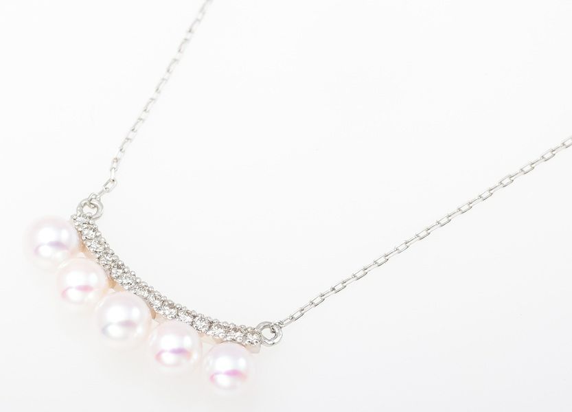 Pt900/Pt850 Baby Pearl Diamond Necklace Modelb26-4 with 5 pearls and platinum chain