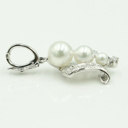 Mikimoto K18 gold pendant top with pearl and diamond detailing measuring 21.5mm by 13.7mm