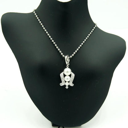 Mikimoto K18 gold pendant top with pearl and diamond detailing measuring 21.5mm by 13.7mm