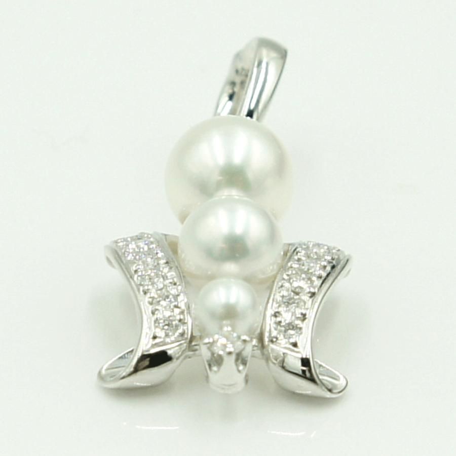 Mikimoto K18 gold pendant top with pearl and diamond detailing measuring 21.5mm by 13.7mm