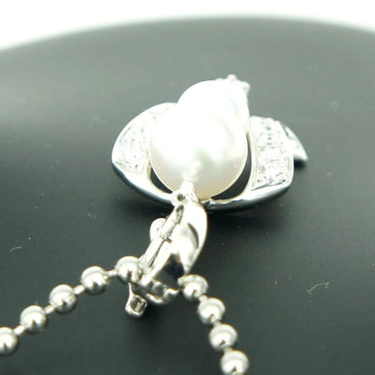 Mikimoto K18 gold pendant top with pearl and diamond detailing measuring 21.5mm by 13.7mm