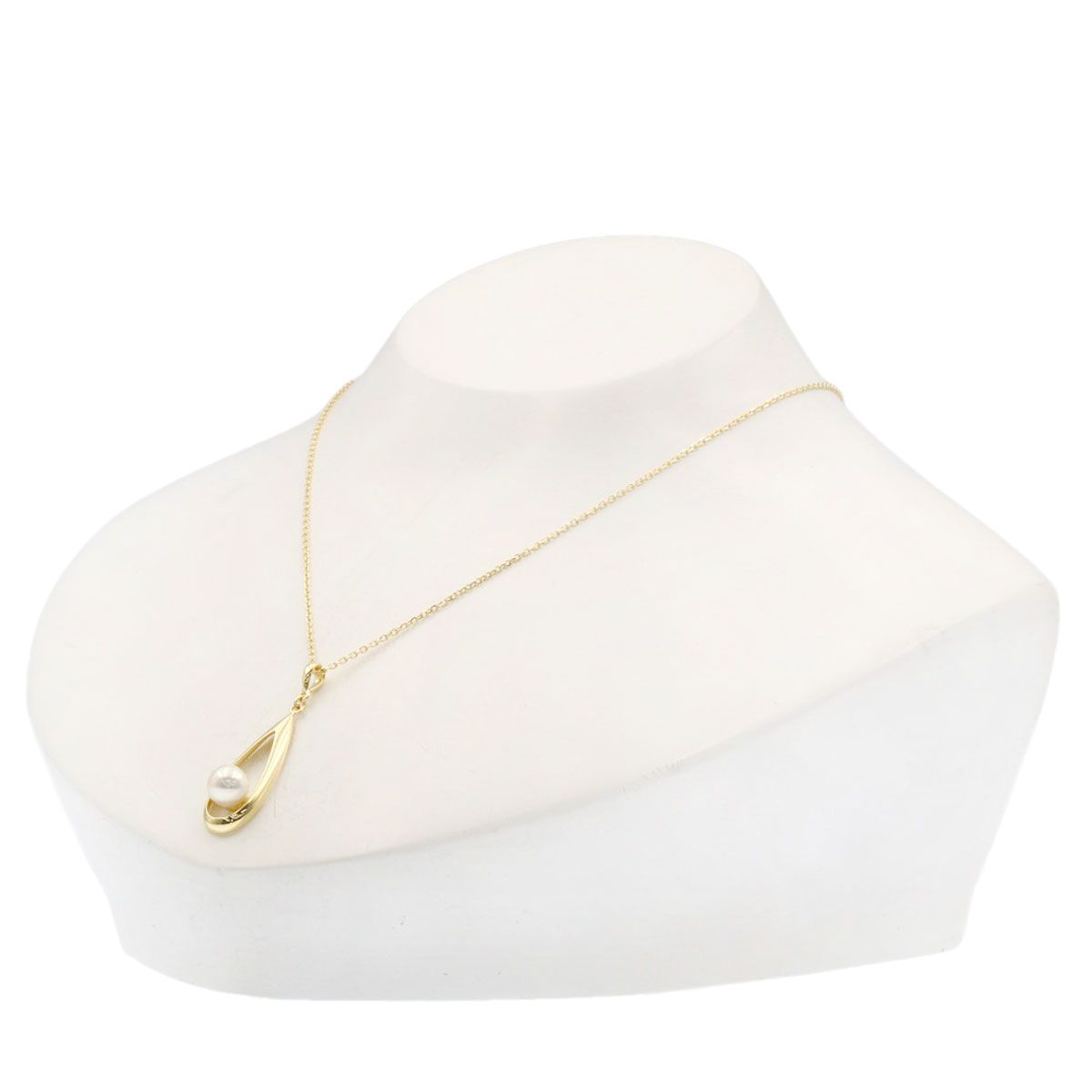 Mikimoto Pearl Necklace for women with 6.5mm pearls set in K18 yellow gold