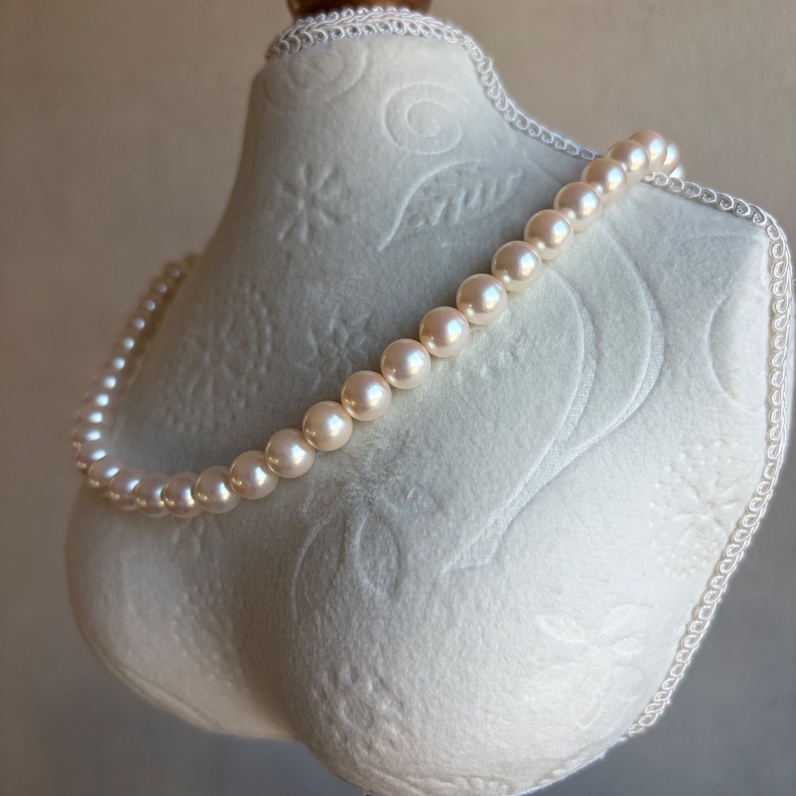 Large 8.5mm light pink Akoya pearl necklace with silver K14WG findings and matching pearl earrings set
