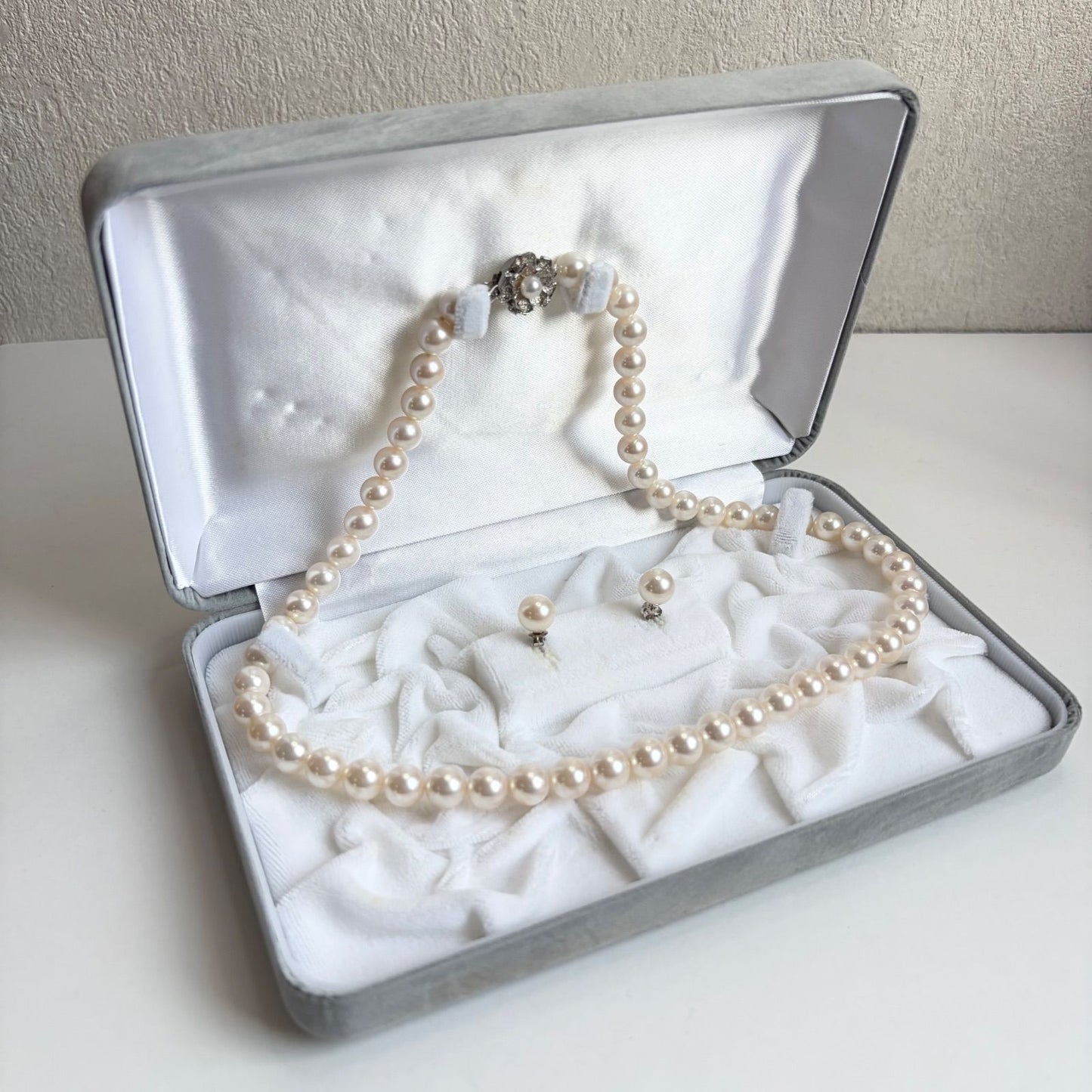 Large 8.5mm light pink Akoya pearl necklace with silver K14WG findings and matching pearl earrings set