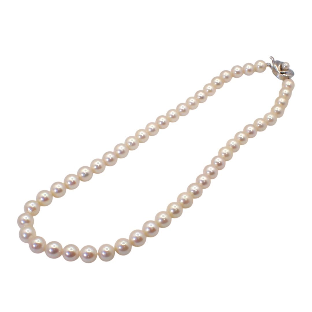 Tasaki pearl necklace featuring 8-8.5mm pearls on a 45cm chain