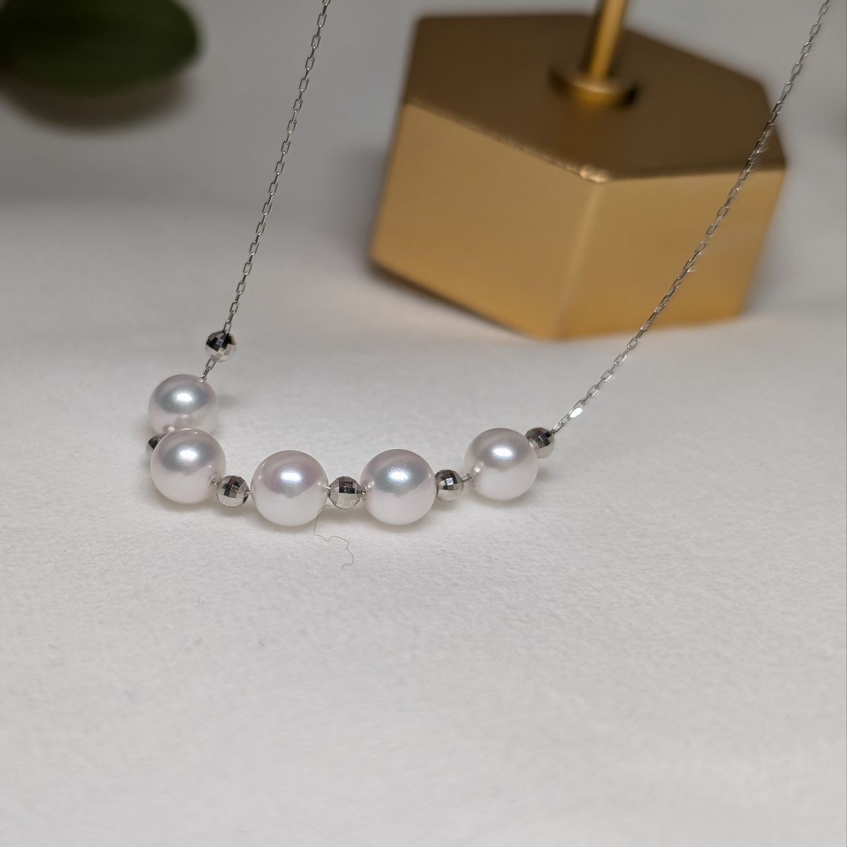 Akoya pearl white round necklace made with platinum featuring classic round pearls on a platinum chain