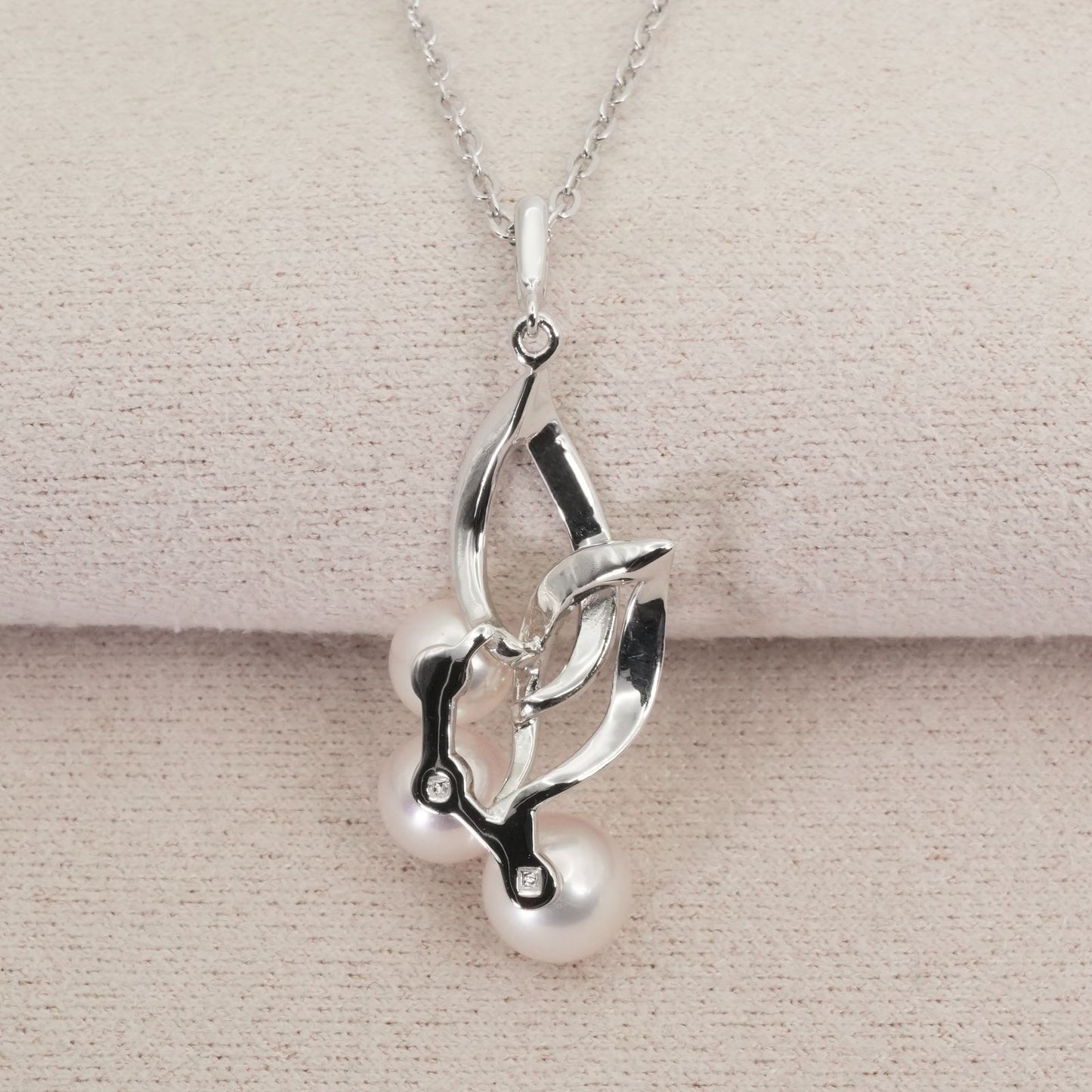 Mikimoto baby pearl silver necklace model 26-0306 with delicate silver chain and lustrous pearl pendant