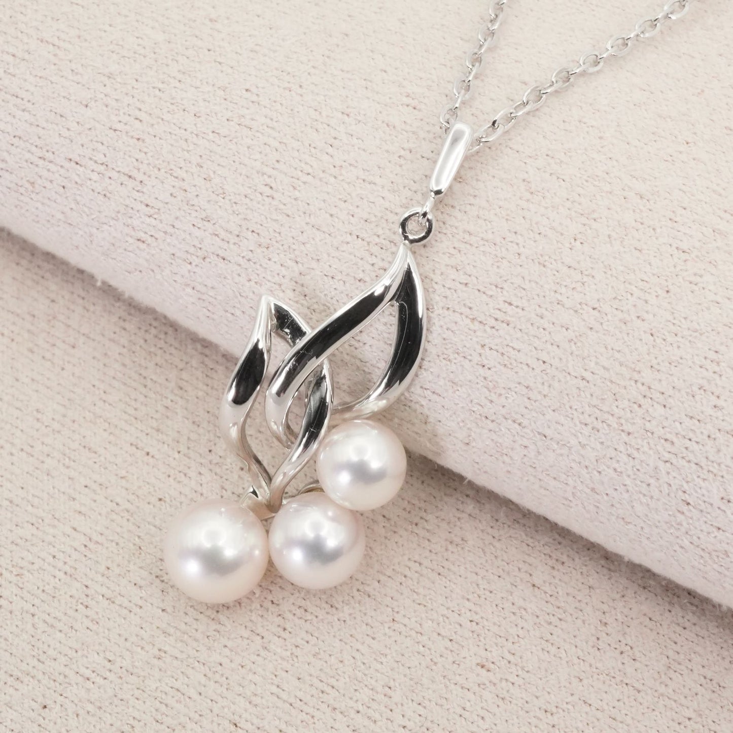 Mikimoto baby pearl silver necklace model 26-0306 with delicate silver chain and lustrous pearl pendant