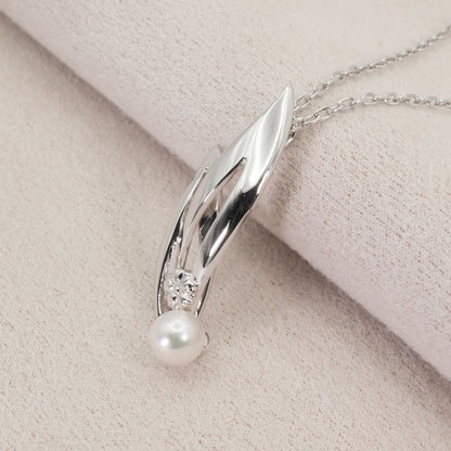 Mikimoto silver necklace featuring a single Akoya pearl pendant, model 26-0123 in excellent used condition